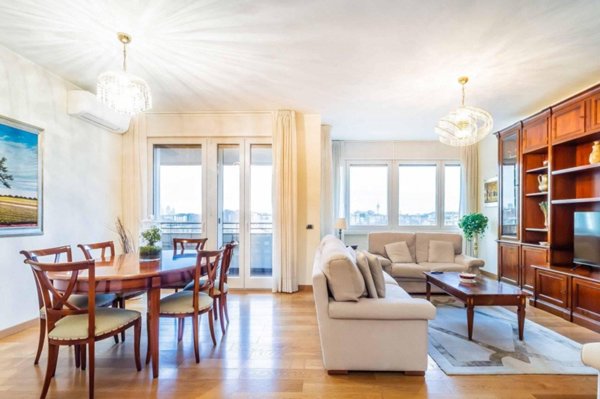 appartamento in vendita a Milano in zona Cagnola