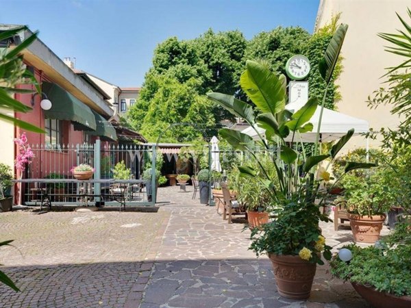 intera palazzina in vendita a Milano