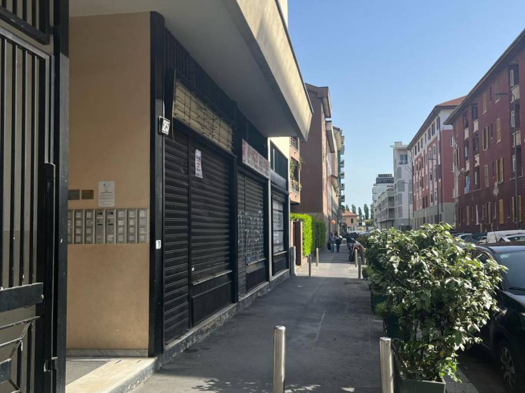 appartamento in vendita a Milano in zona Barona