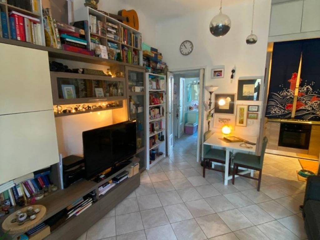 appartamento in vendita a Milano in zona Baggio
