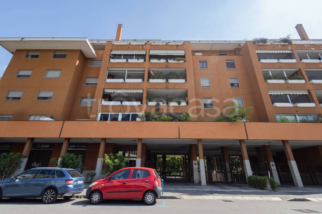 appartamento in vendita a Milano in zona Gratosoglio