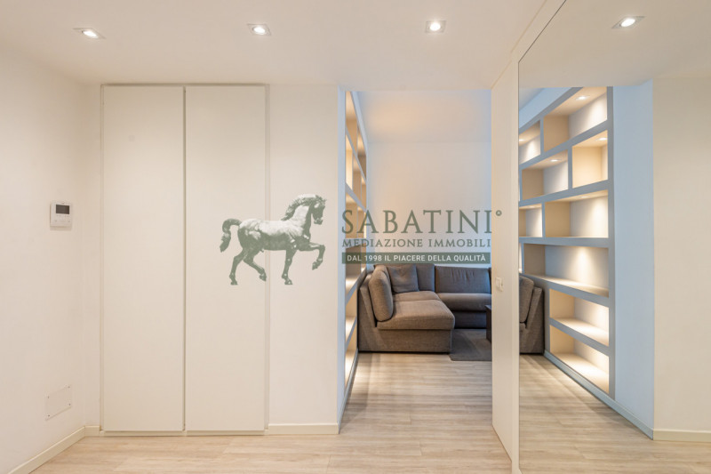 appartamento in vendita a Milano in zona Porta Nuova