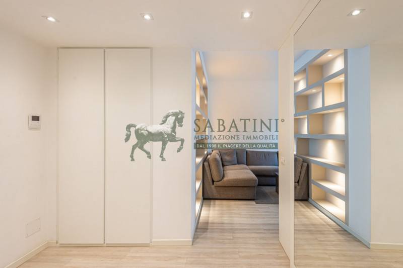 appartamento in vendita a Milano in zona Porta Nuova