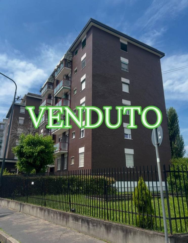 appartamento in vendita a Milano in zona Segnano