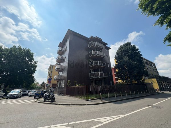 appartamento in vendita a Milano in zona Baggio