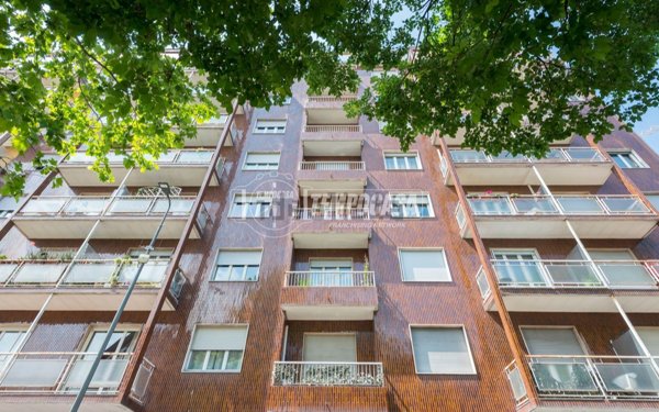 appartamento in vendita a Milano in zona Lorenteggio