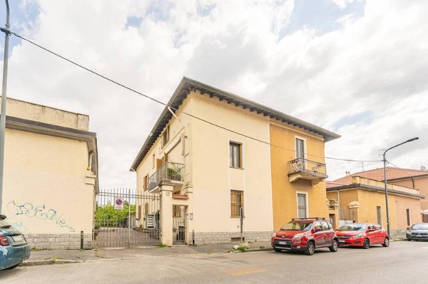 appartamento in vendita a Milano in zona Famagosta