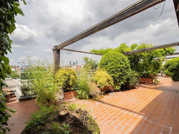 appartamento in vendita a Milano in zona Lorenteggio