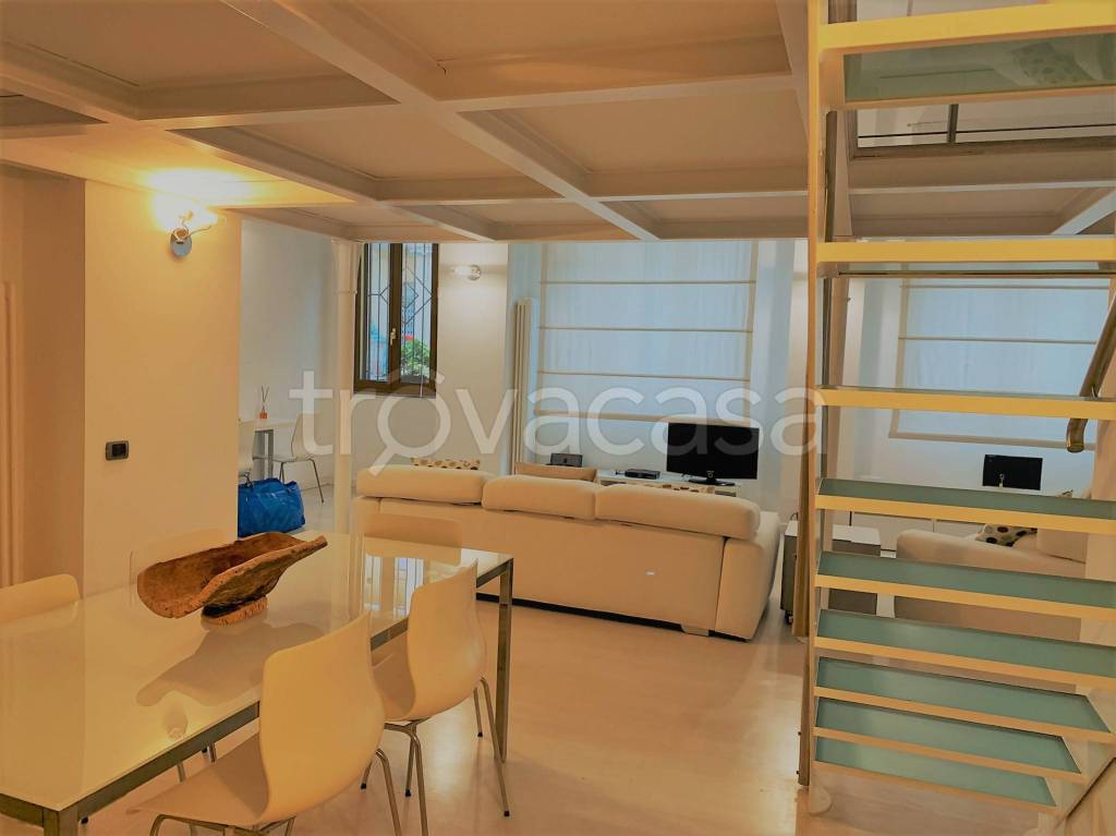 appartamento in vendita a Milano in zona Dergano