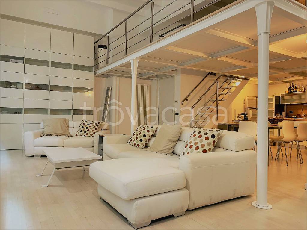 appartamento in vendita a Milano in zona Dergano