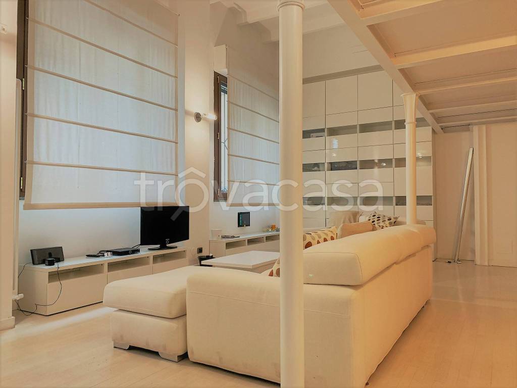 appartamento in vendita a Milano in zona Dergano