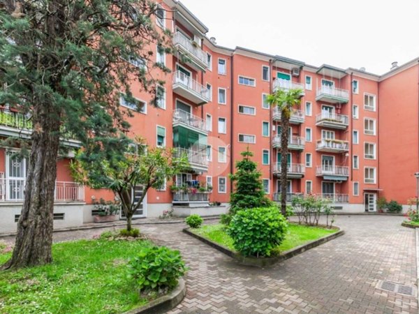 appartamento in vendita a Milano in zona Barona
