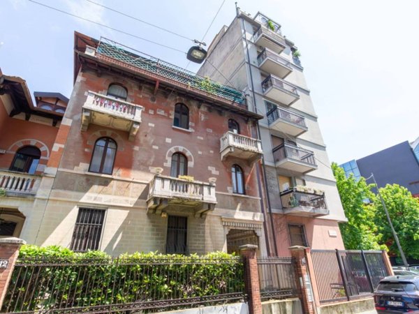 appartamento in vendita a Milano in zona Piazzale Lodi
