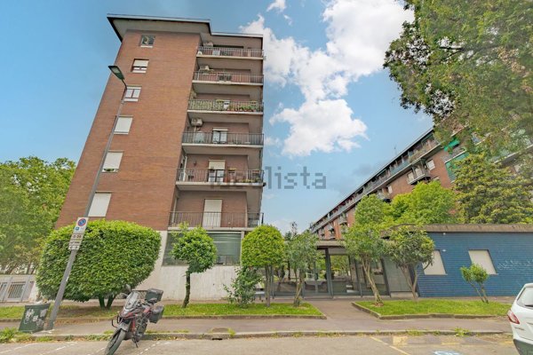 appartamento in vendita a Milano in zona Famagosta