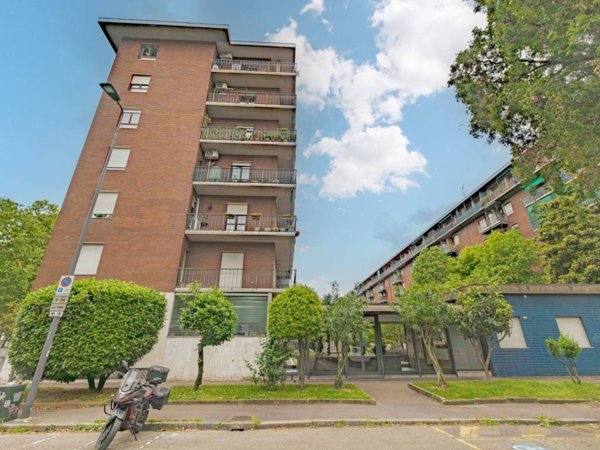 appartamento in vendita a Milano in zona Famagosta