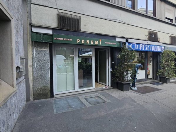 negozio in vendita a Milano in zona Guastalla