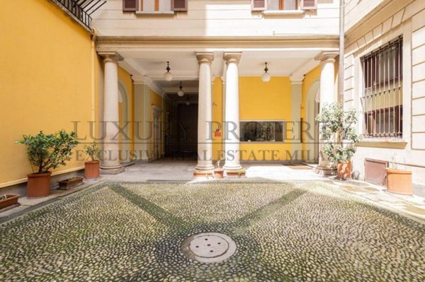 appartamento in vendita a Milano in zona Cadorna