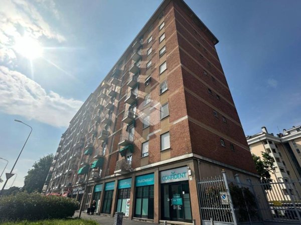 appartamento in vendita a Milano in zona Famagosta