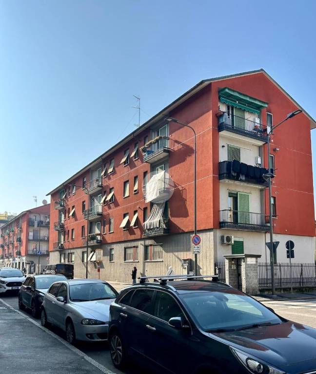appartamento in vendita a Milano in zona Baggio