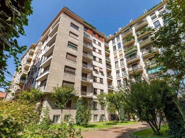 ufficio in vendita a Milano in zona Guastalla