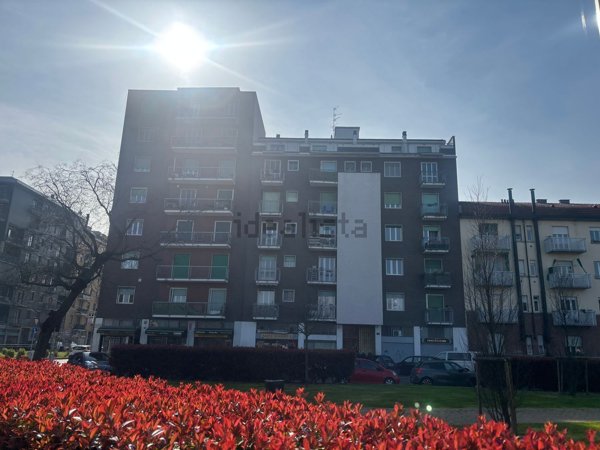 appartamento in vendita a Milano in zona Lorenteggio