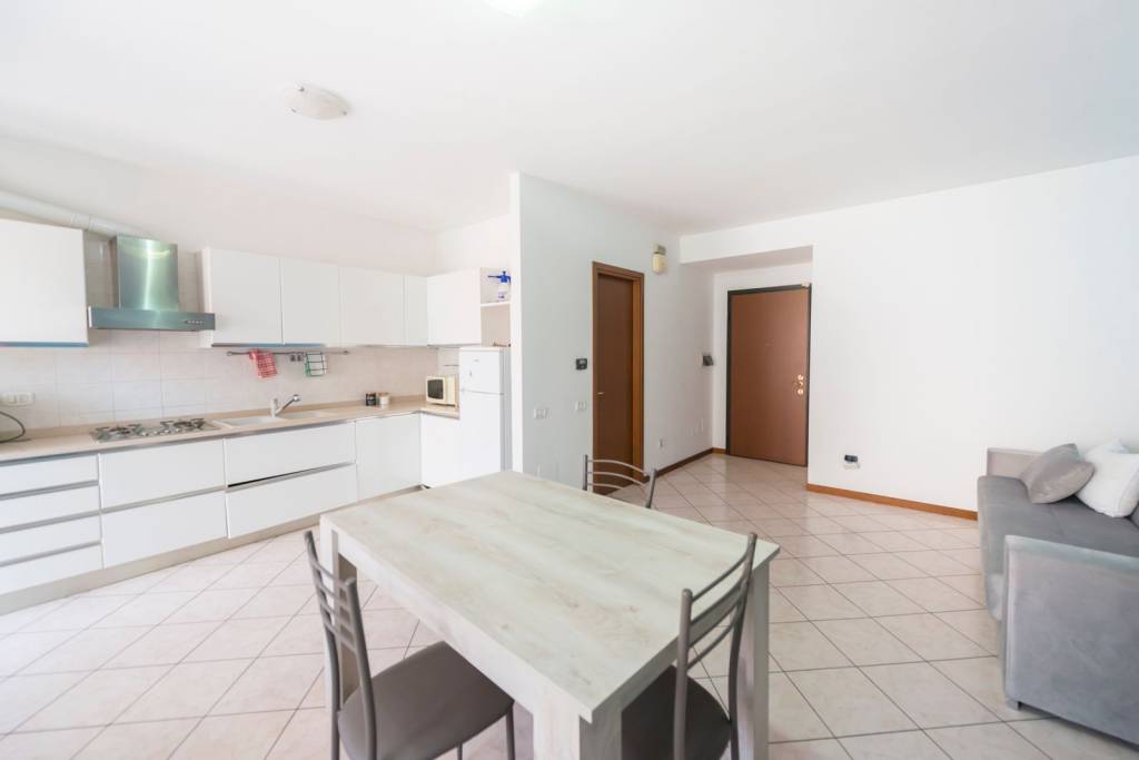 appartamento in vendita a Milano in zona Lorenteggio