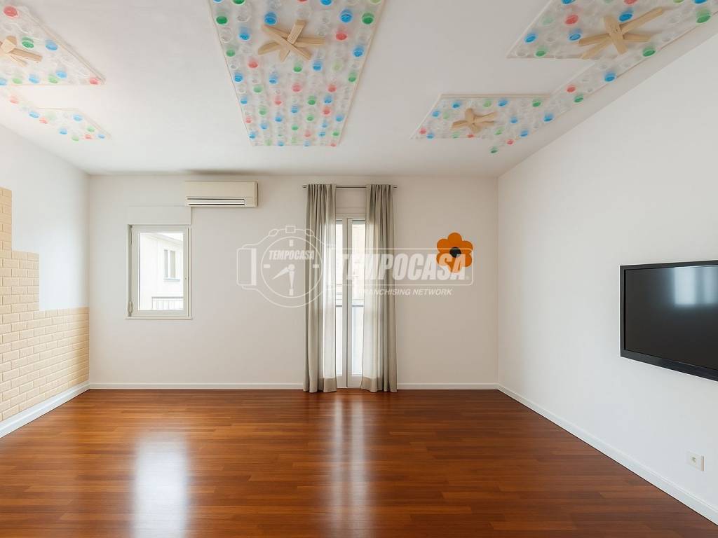 appartamento in vendita a Milano in zona Adriano