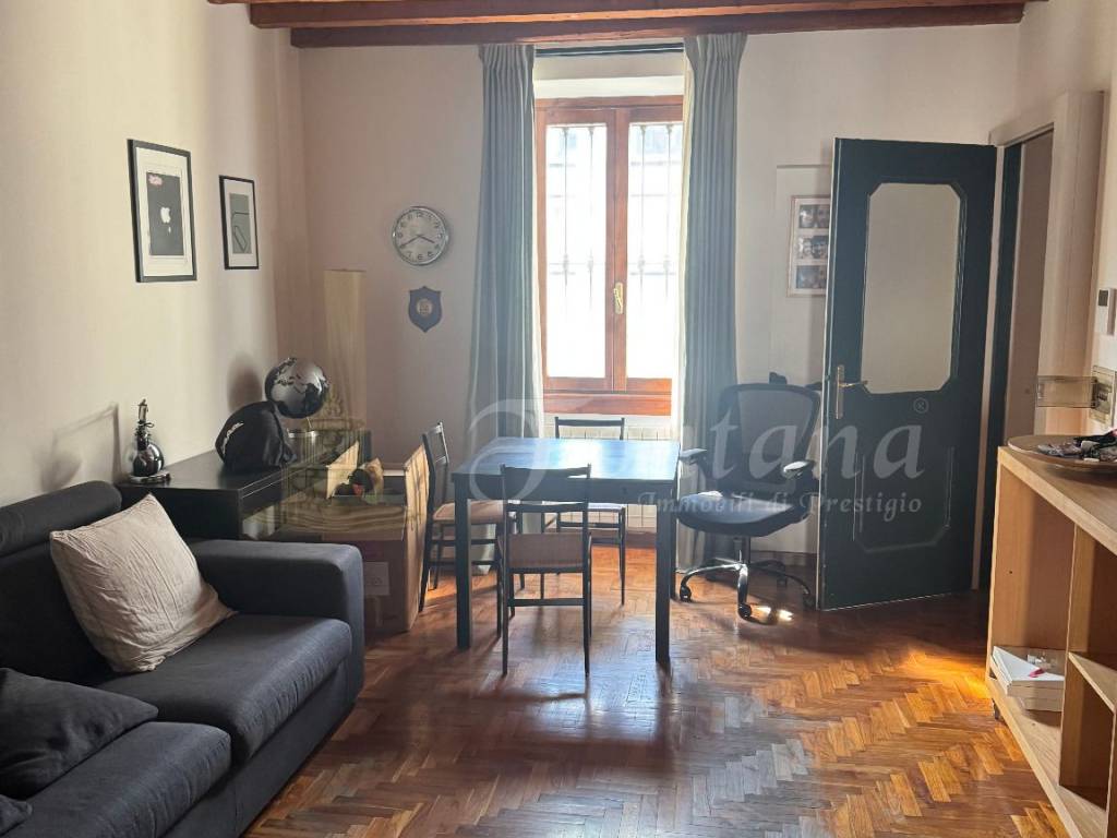 appartamento in vendita a Milano in zona Guastalla