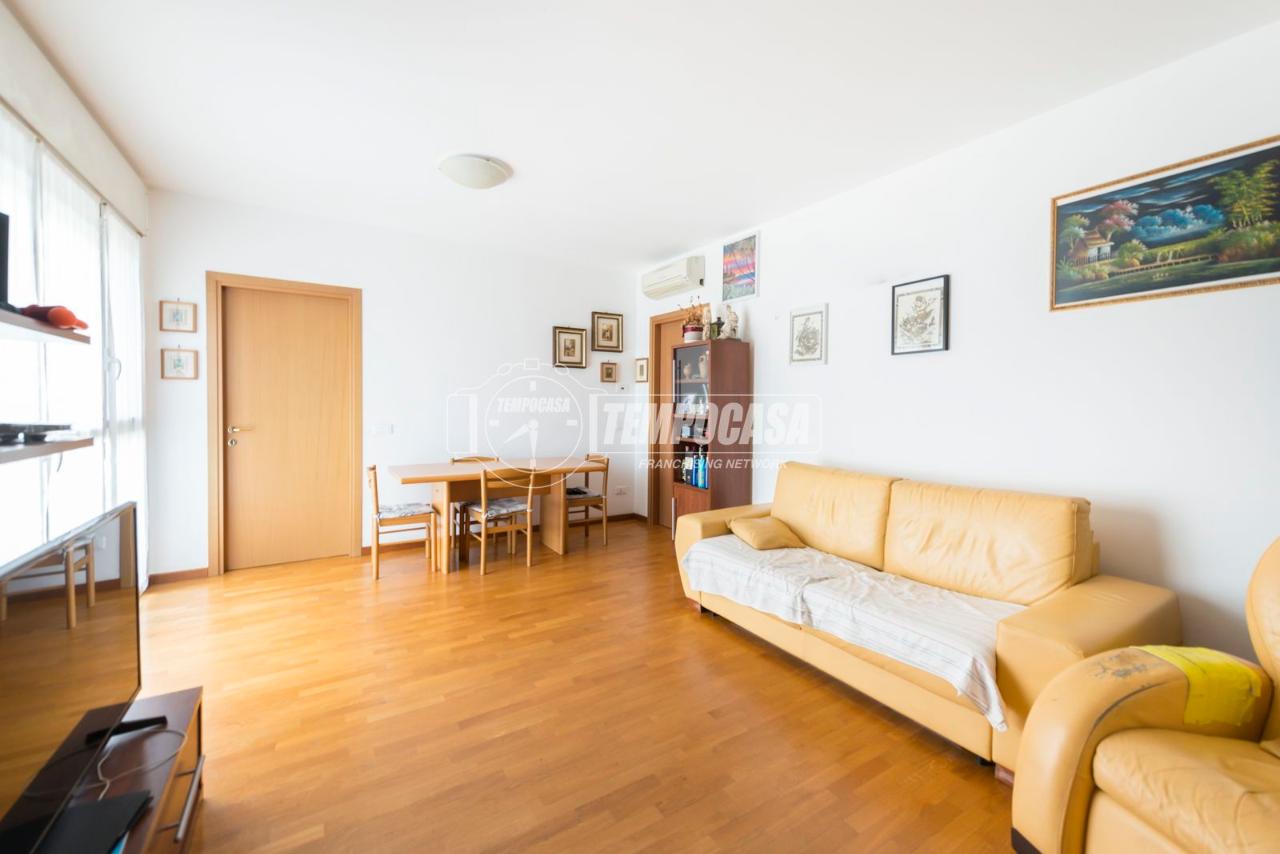 appartamento in vendita a Milano in zona Adriano