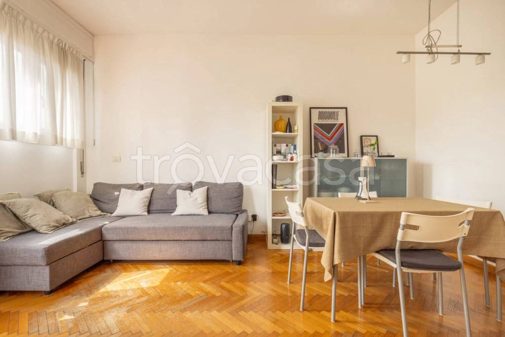 appartamento in vendita a Milano in zona Il Portello
