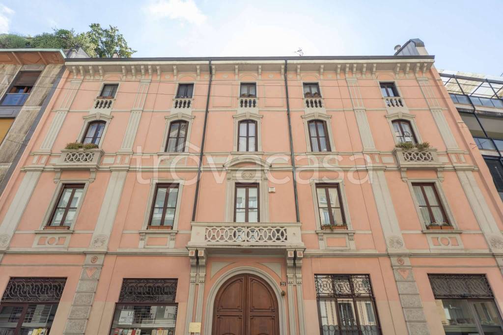 ufficio in vendita a Milano in zona Sant'Ambrogio