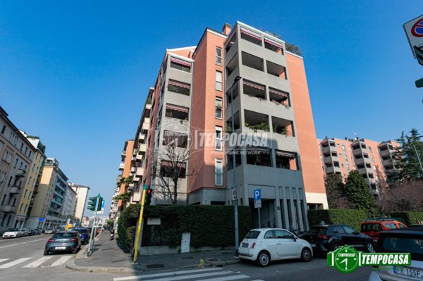 casa indipendente in vendita a Milano in zona Montalbino