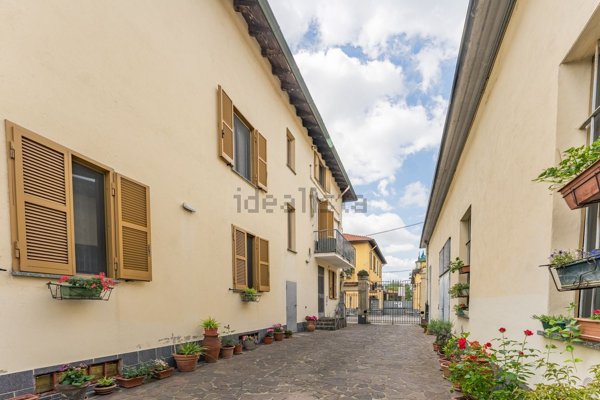 appartamento in vendita a Milano in zona Barona