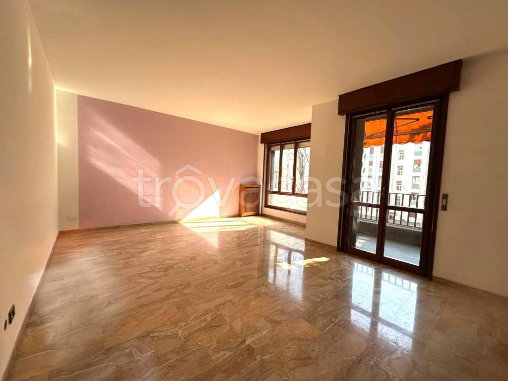 appartamento in vendita a Milano in zona Porta Romana