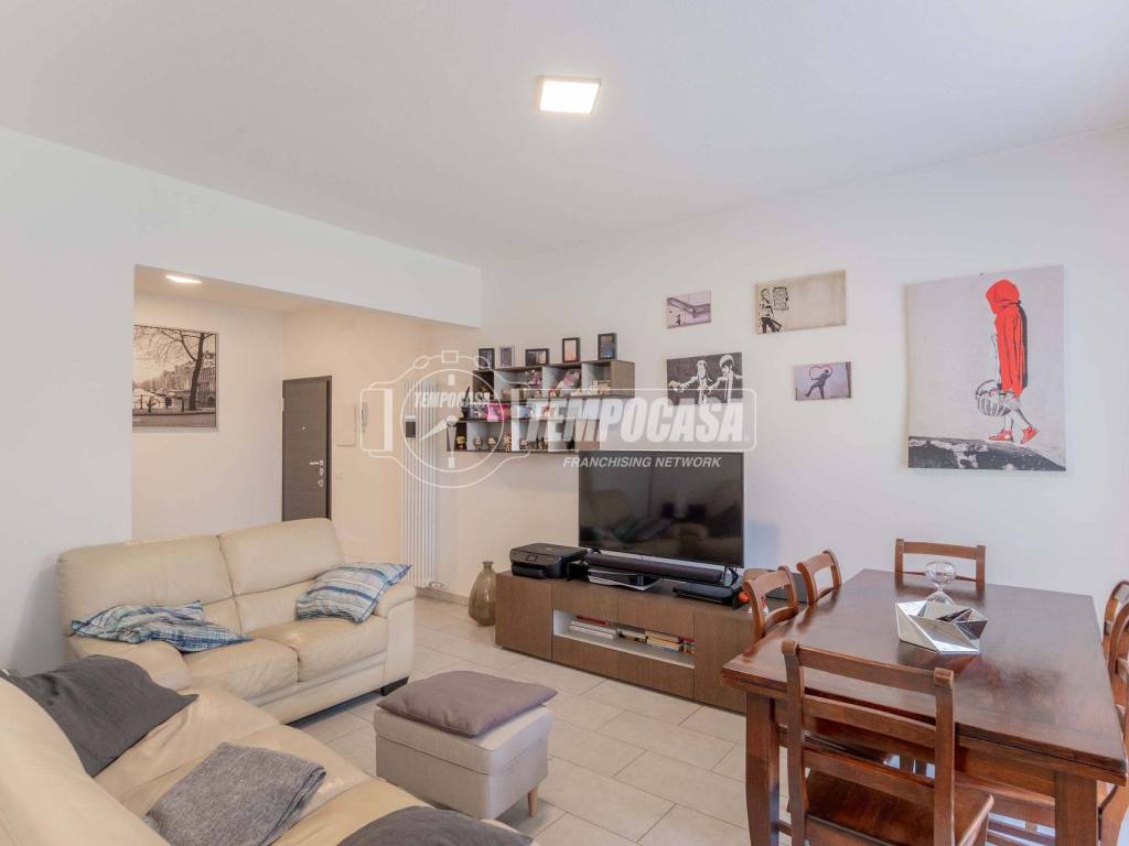 appartamento in vendita a Milano in zona Segnano