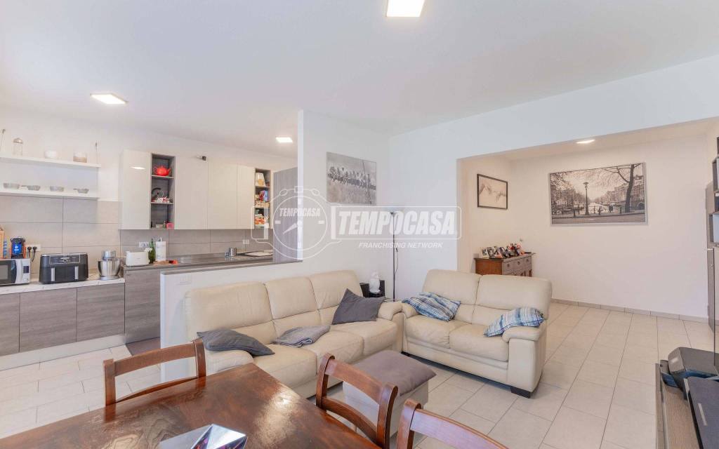 appartamento in vendita a Milano in zona Segnano