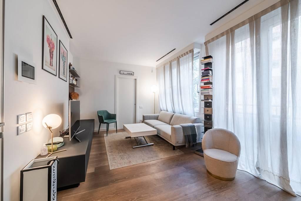 appartamento in vendita a Milano in zona Cadorna