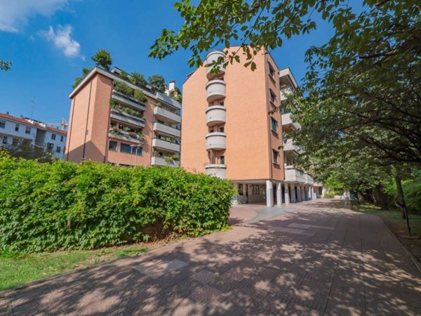 appartamento in vendita a Milano in zona Cinque Giornate