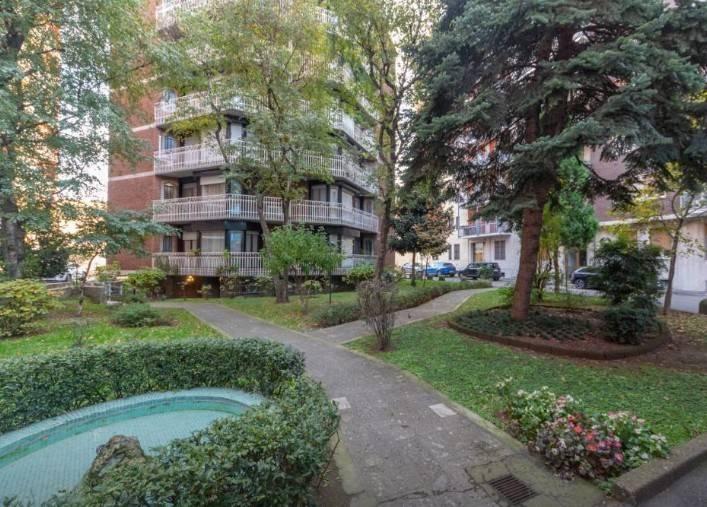 appartamento in vendita a Milano in zona Lorenteggio