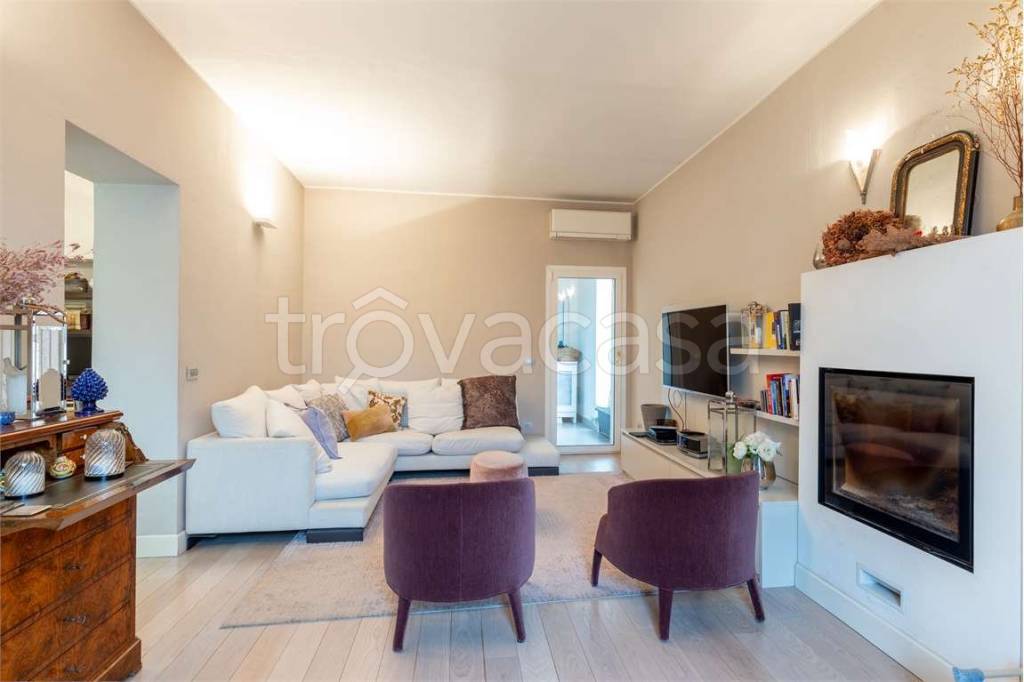 appartamento in vendita a Milano in zona Porta Nuova
