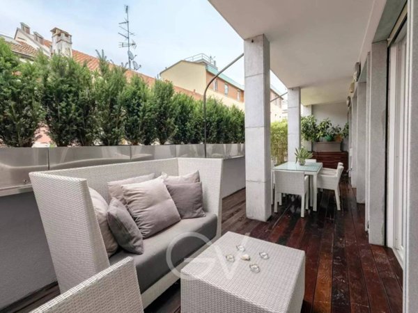 appartamento in vendita a Milano in zona Porta Nuova