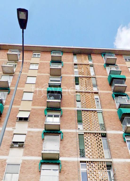 appartamento in vendita a Milano in zona Famagosta
