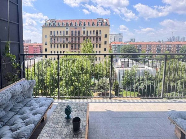 appartamento in vendita a Milano in zona Lorenteggio