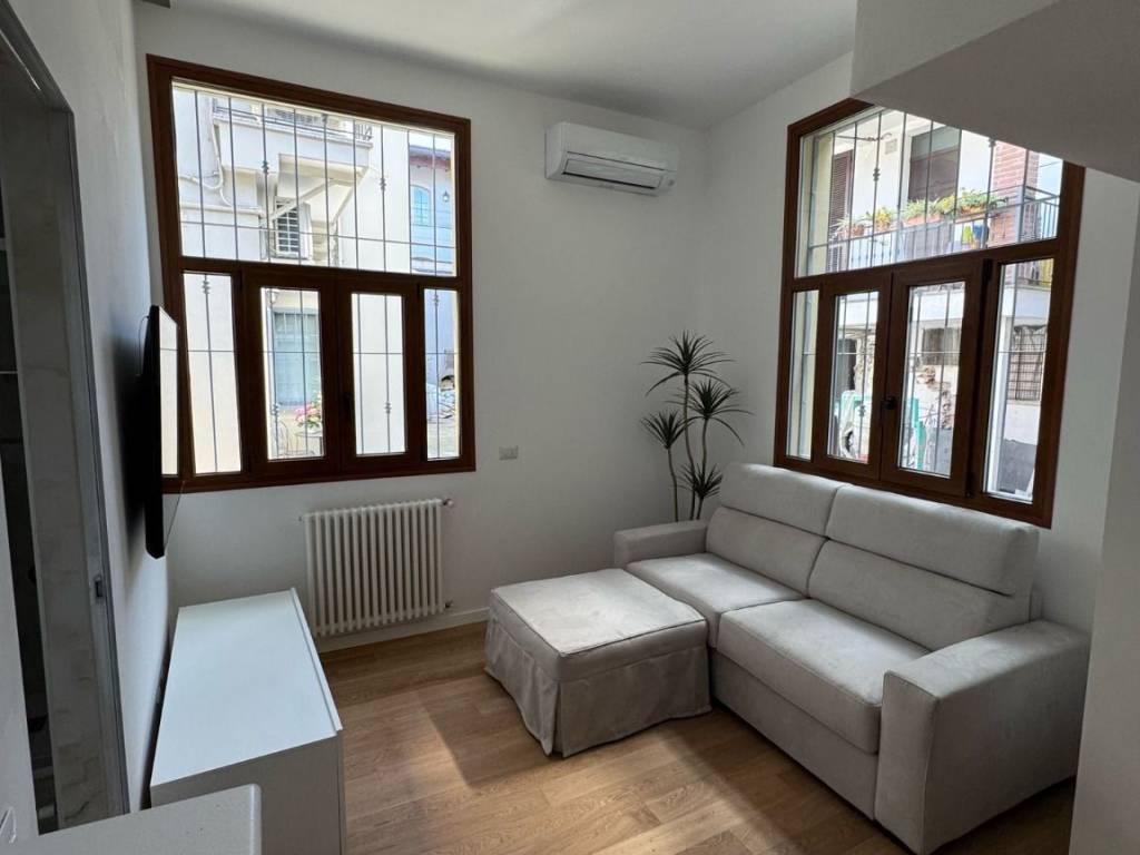 appartamento in vendita a Milano in zona Porta Ticinese