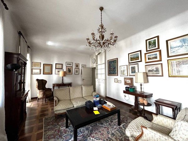 appartamento in vendita a Milano in zona Guastalla