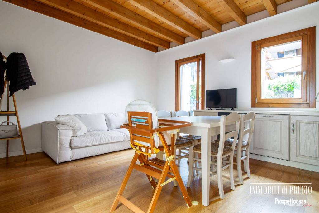casa indipendente in vendita a Milano in zona Casoretto