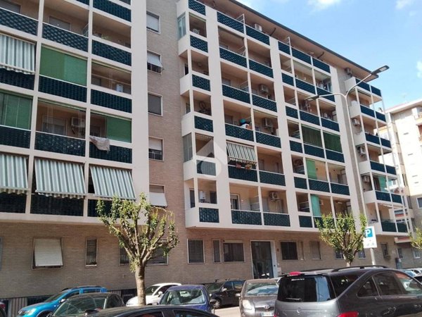 appartamento in vendita a Milano in zona Adriano