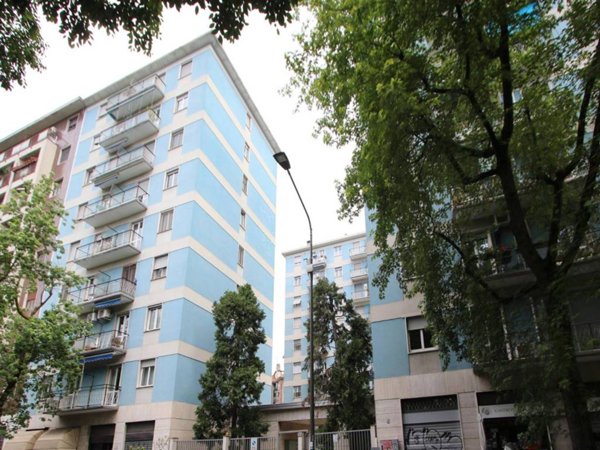 appartamento in vendita a Milano in zona Lorenteggio