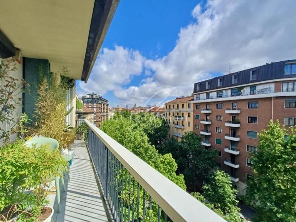 appartamento in vendita a Milano in zona Sempione