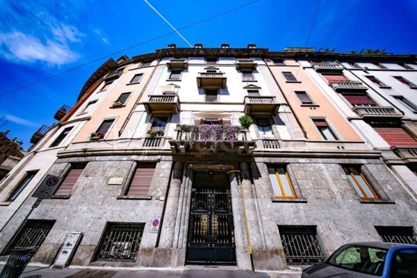 appartamento in vendita a Milano in zona Guastalla